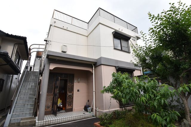 1988 Two-Household Home with Roof Balcony in Kagoshima - Thumbnail 3