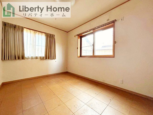 5SLDK Family Home in Ishioka City with 215.72 sqm Land - Thumbnail 3