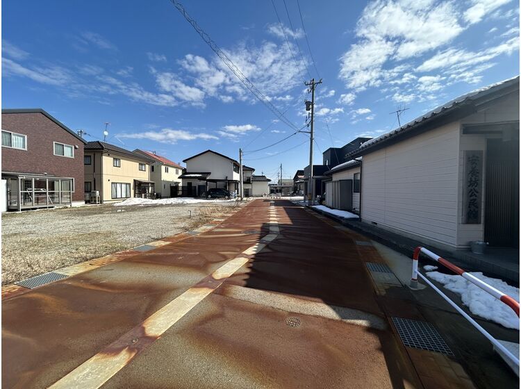 New 4LDK House in Toyama City with Seismic Grade 3 & Snow-Melting Parking - Thumbnail 4