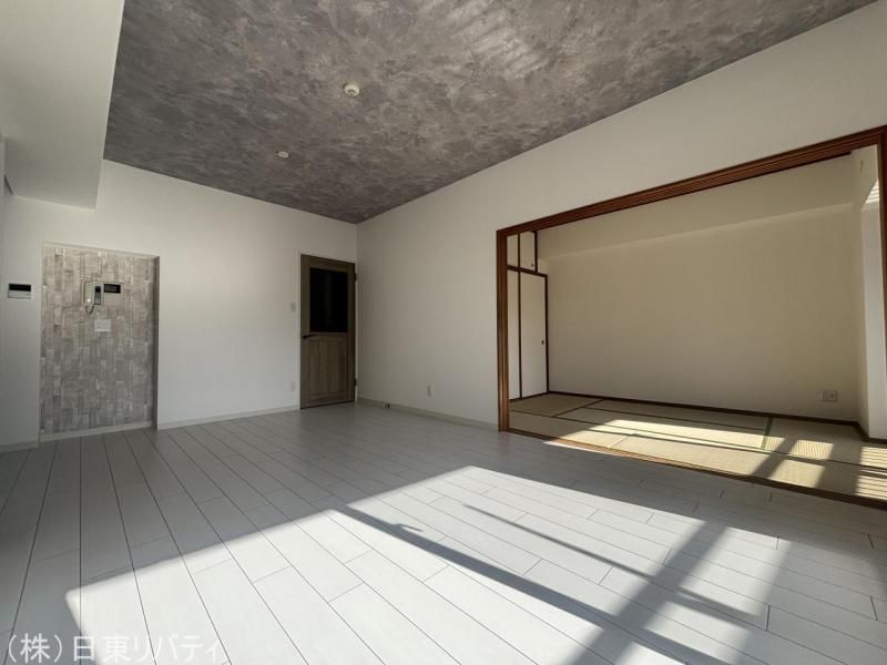 Renovated 3LDK Apartment near Hiroshima Station | Urban View River Court - Thumbnail 3