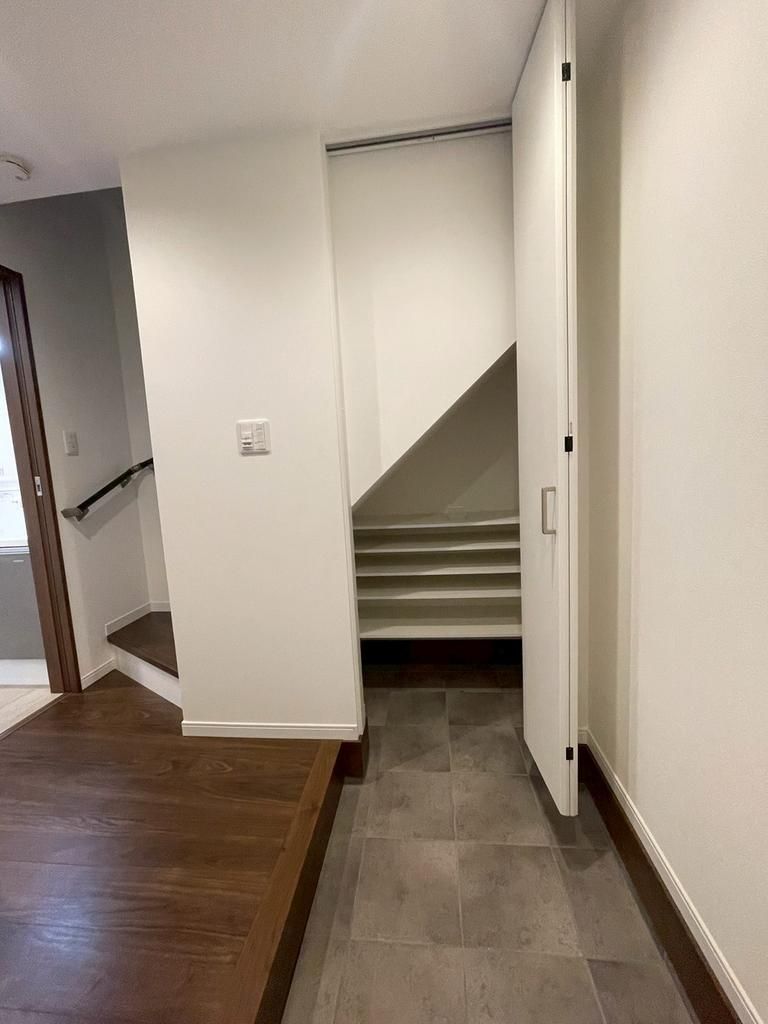 2LDK House for Sale in Takatsuki, Osaka - Thumbnail 4