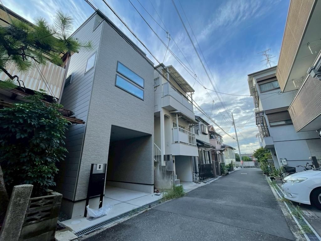 2LDK House for Sale in Takatsuki, Osaka - Thumbnail 2