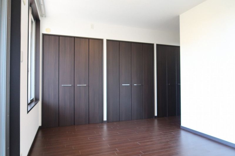 4LDK Apartment for Sale in Toyama City with 2022 Renovations - Thumbnail 3