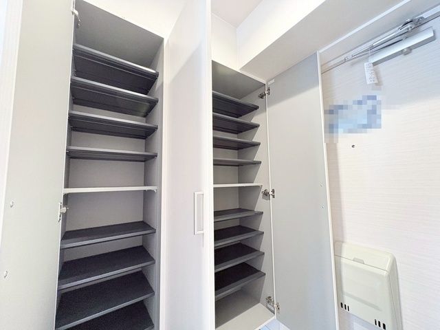 Renovated 3LDK Apartment for Sale in Asahi Plaza Koshigaya - Thumbnail 2