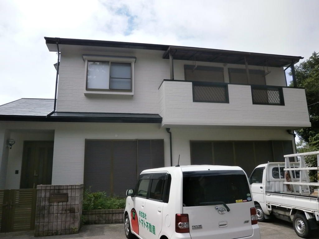 4LDK House for Sale in Hyuga, Miyazaki with 3 Car Parks - Thumbnail 2