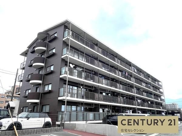 3LDK Apartment for Sale in Gotemba Near JR Station - Thumbnail 2