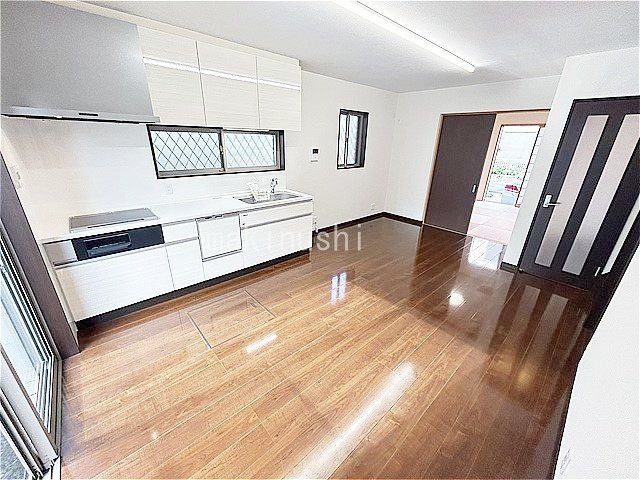 4LDK House in Sakai’s Mihara Ward with South-Facing Balcony - Thumbnail 2
