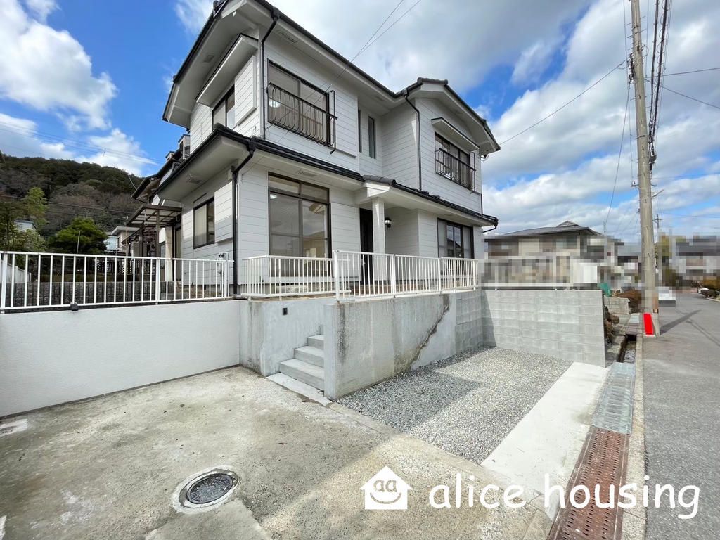 Renovated 4LDK House for Sale in Otsu, Shiga | 107.64 sqm - Thumbnail 2