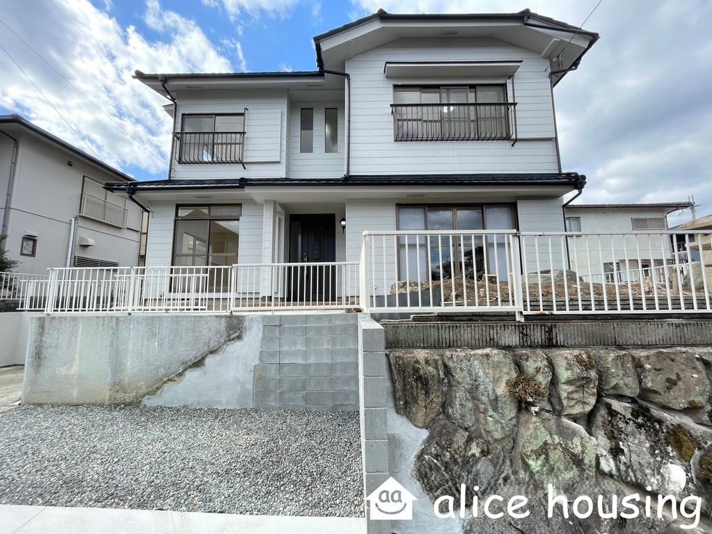Renovated 4LDK House for Sale in Otsu, Shiga | 107.64 sqm - Thumbnail 3