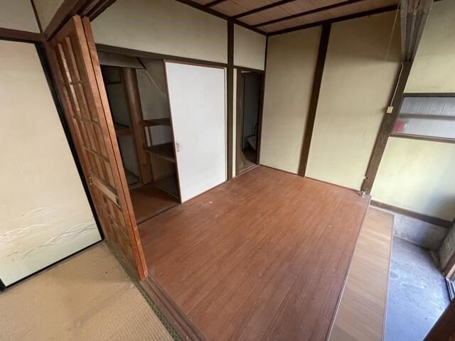 1928 Wooden House for Sale in Kitakyushu's Mojiku Ward - Thumbnail 4
