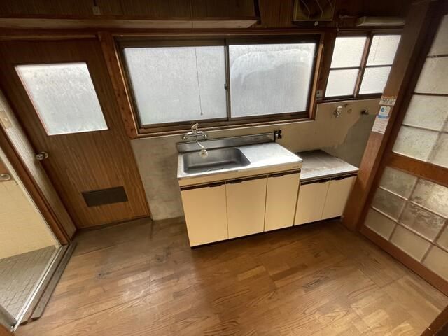 1928 Wooden House for Sale in Kitakyushu's Mojiku Ward - Thumbnail 2