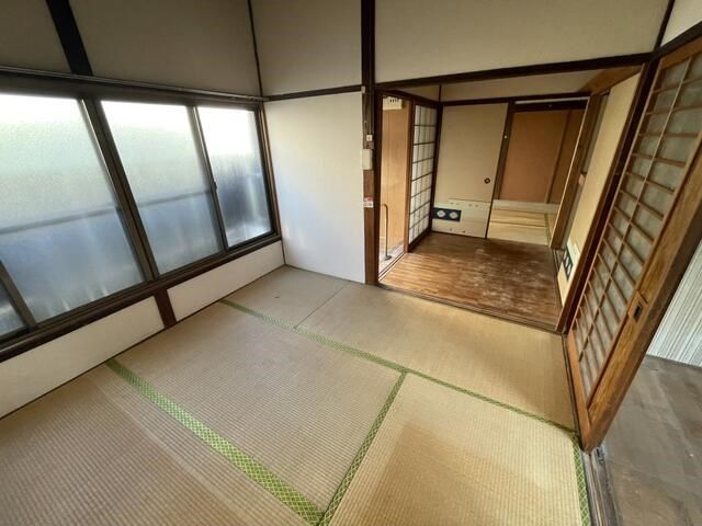 1928 Wooden House for Sale in Kitakyushu's Mojiku Ward - Thumbnail 3