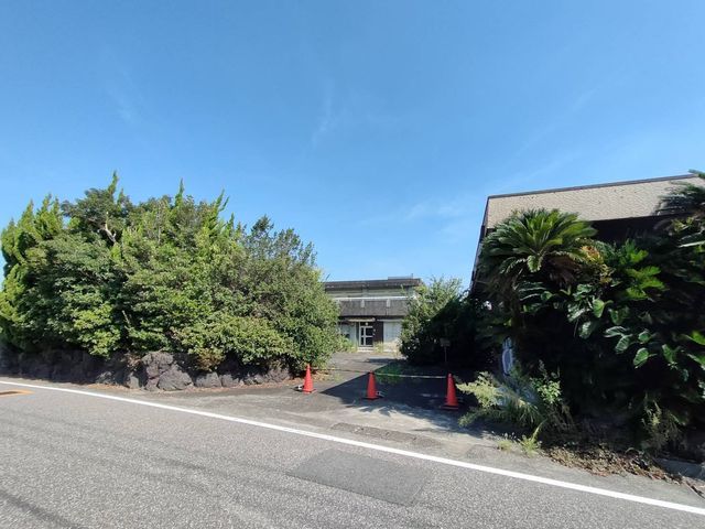 Large Land Plot with House in Anan, Tokushima - 1159.68 sqm - Thumbnail 3