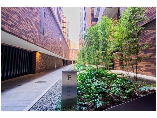 Renovated 3LDK Apartment in City Terrace Mejiro, Toshima, Tokyo - Thumbnail 4