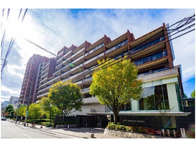 Renovated 3LDK Apartment in City Terrace Mejiro, Toshima, Tokyo - Thumbnail 2
