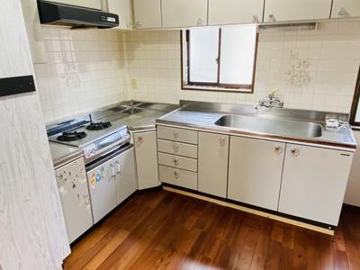 7DK Family House in Shijonawate, Osaka - 108.11 sqm — Image 2, Shijonawate, Osaka