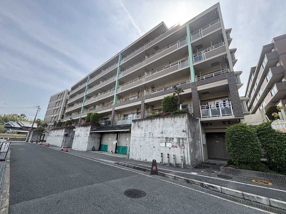 3LDK Apartment for Sale in Ikoma City, Nara - 73.71 sqm - Image 1