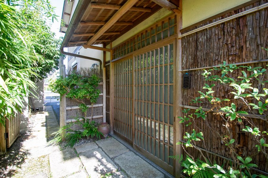 5LDK House with Weeping Cherry Garden in Kyoto's Saga Arashiyama - Thumbnail 2