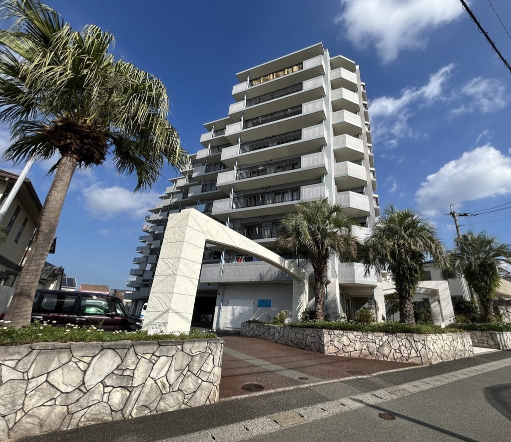 Renovated 4LDK Apartment for Sale in Futsushi, Fukuoka - Image 1