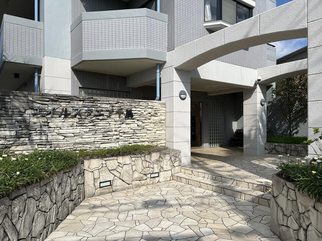 Renovated 4LDK Apartment for Sale in Futsushi, Fukuoka - Image 2