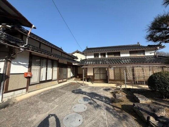 9LDK Farmhouse with Land for Sale in Maniwa, Okayama - Thumbnail 2