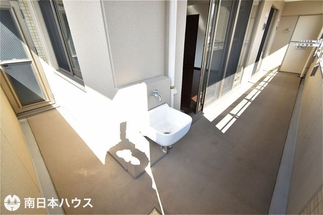 4LDK Apartment for Sale in Kagoshima City, Spacious Corner Unit - Thumbnail 3