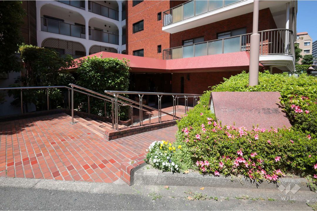 3LDK Apartment for Sale in Takarazuka, 1 Min from Station - Thumbnail 2
