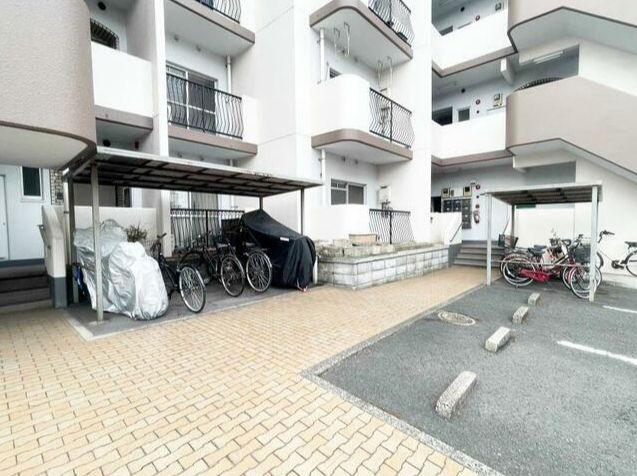 Grand Heights Nakanohigashi 3LDK Apartment in Kitakyushu - Image 1