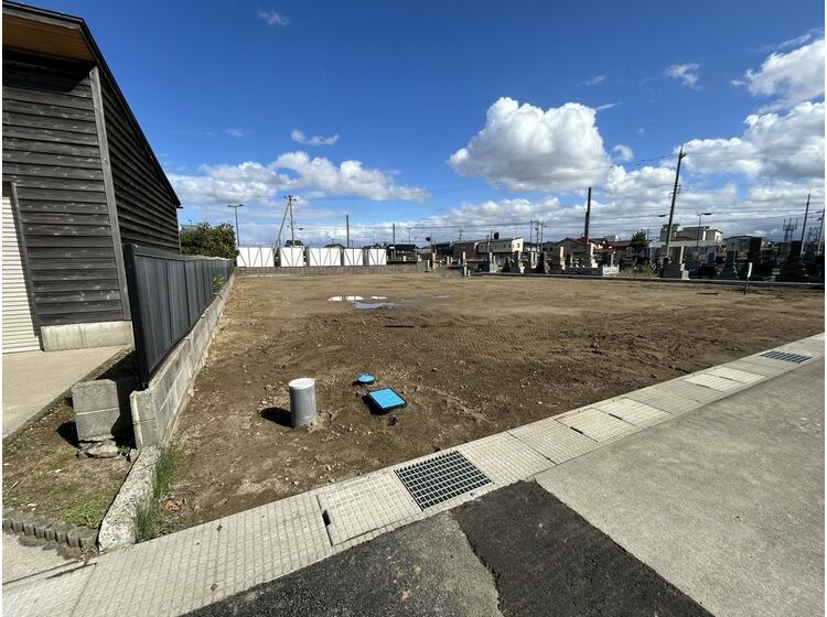 Spacious 88.8 Tsubo Land Plot for Sale in Nomi City, Ishikawa - Thumbnail 3