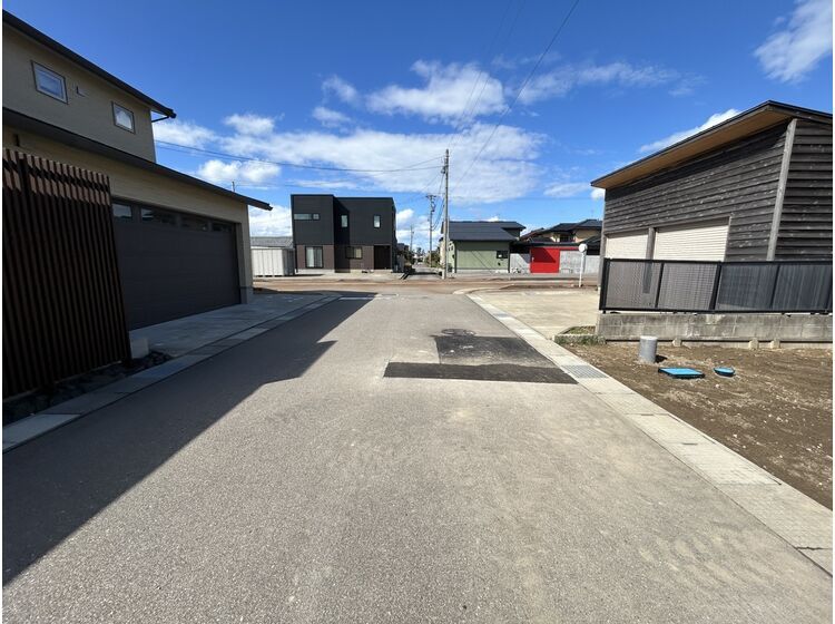 Spacious 88.8 Tsubo Land Plot for Sale in Nomi City, Ishikawa - Thumbnail 2