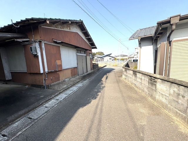 Land with Old House for Sale in Anan City, Tokushima - Thumbnail 2
