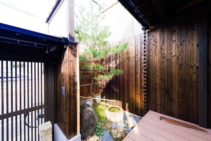 Traditional Kyoto Machiya for Sale in Nakagyo Ward with Garden - Image 1
