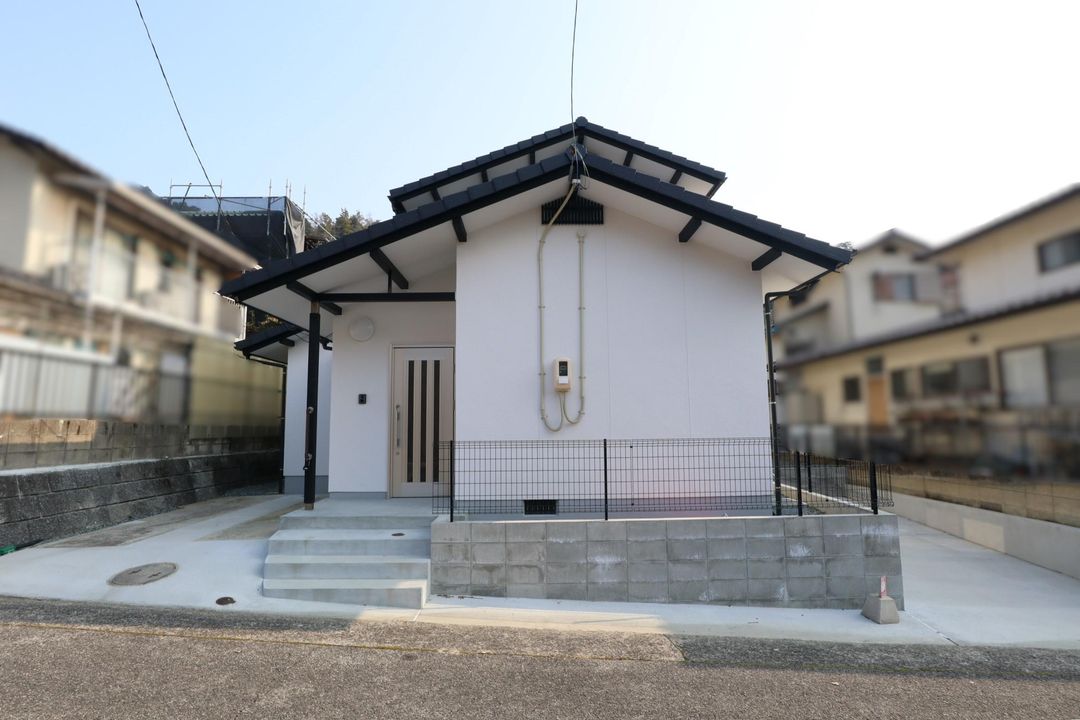 Renovated 3LDK House in Hiroshima Asahigaoka with 2024 Updates - Thumbnail 2