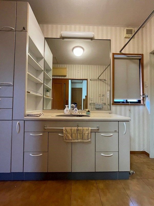 6LDK House in Kitakyushu with Solar Panels and Parking - Thumbnail 2