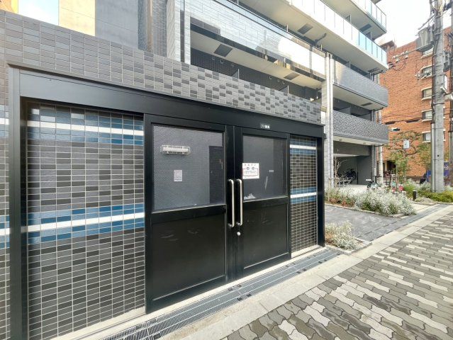 1K Apartment for Sale Near Higashi-Mikuni Station, Osaka - Thumbnail 2