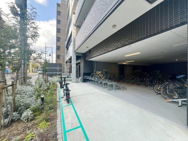 1K Apartment for Sale Near Higashi-Mikuni Station, Osaka - Thumbnail 3