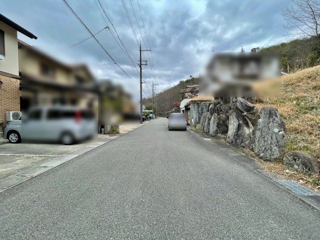 5LDK Kameoka House with Home Elevator & 3 Car Parking - Thumbnail 4