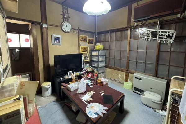 1960 Wooden House in Atami with 6K Layout and Parking - Thumbnail 3