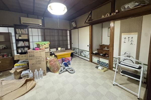 1960 Wooden House in Atami with 6K Layout and Parking - Thumbnail 4