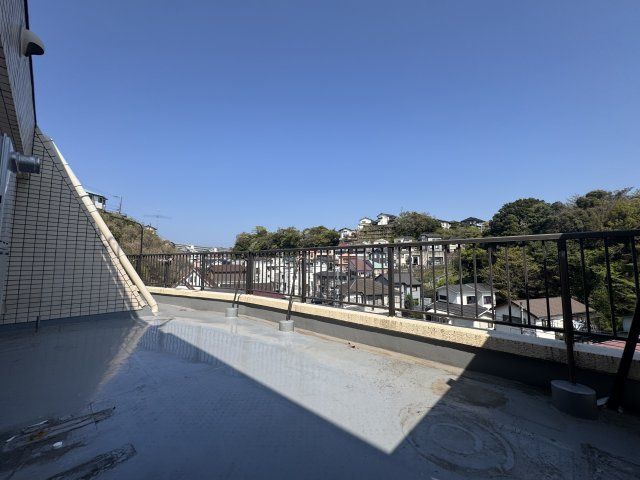 Renovated 3LDK Apartment in Yokosuka with Balcony Views - Thumbnail 2