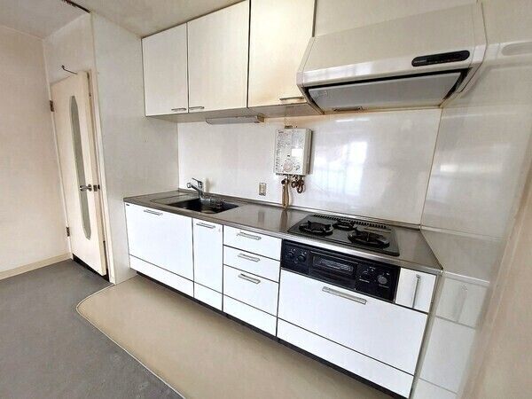 Karoen Park Mansion 3LDK Apartment in Nishinomiya - Thumbnail 3