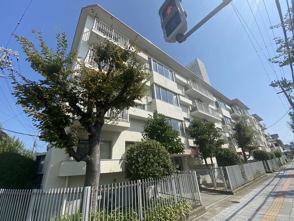 Karoen Park Mansion 3LDK Apartment in Nishinomiya - Thumbnail 2