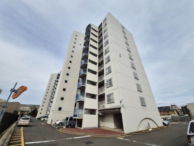 Famire Fushimi A Building 3LDK Condo in Kyoto - Thumbnail 2