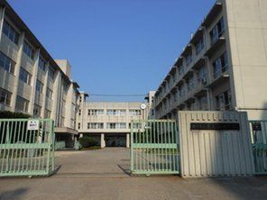 4LDK House for Sale in Hirakata, Osaka - Thumbnail 2