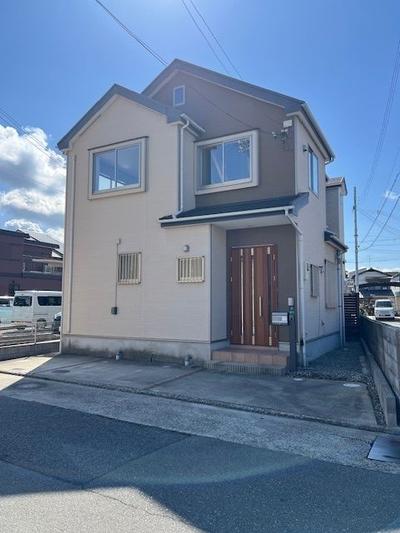 4LDK House for Sale in Kishiwada, Osaka with Solar Panels — Image 1, Kishiwada, Osaka