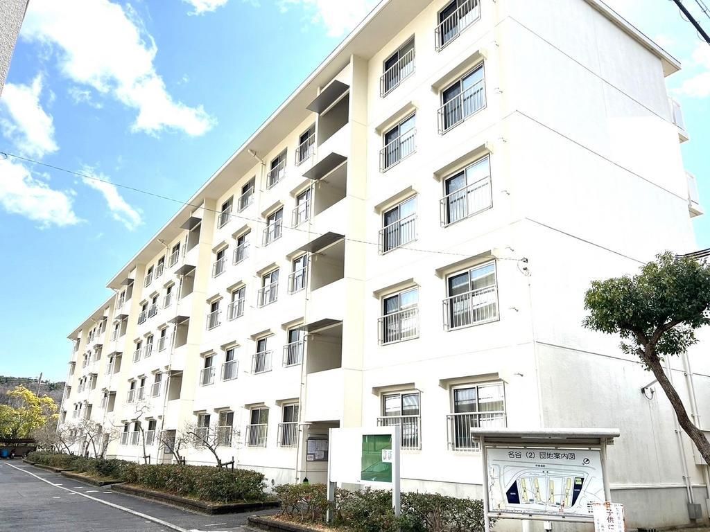 Renovated 3DK Condo in Kobe with Akashi Bridge View - Main Image