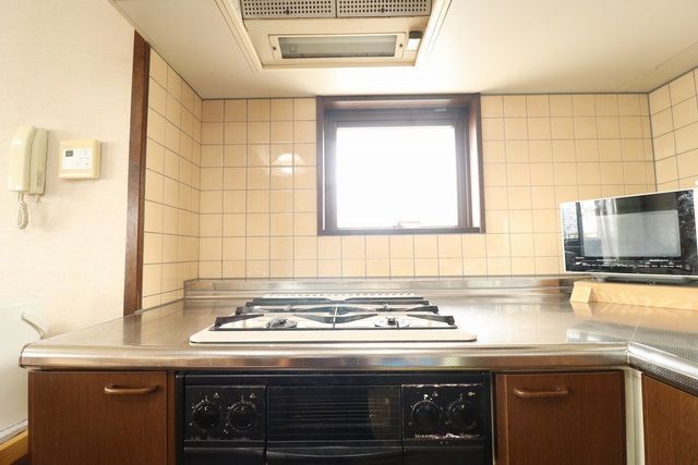4LDK Apartment in Naha with Balcony and Views - Thumbnail 4