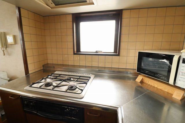 4LDK Apartment in Naha with Balcony and Views - Thumbnail 3