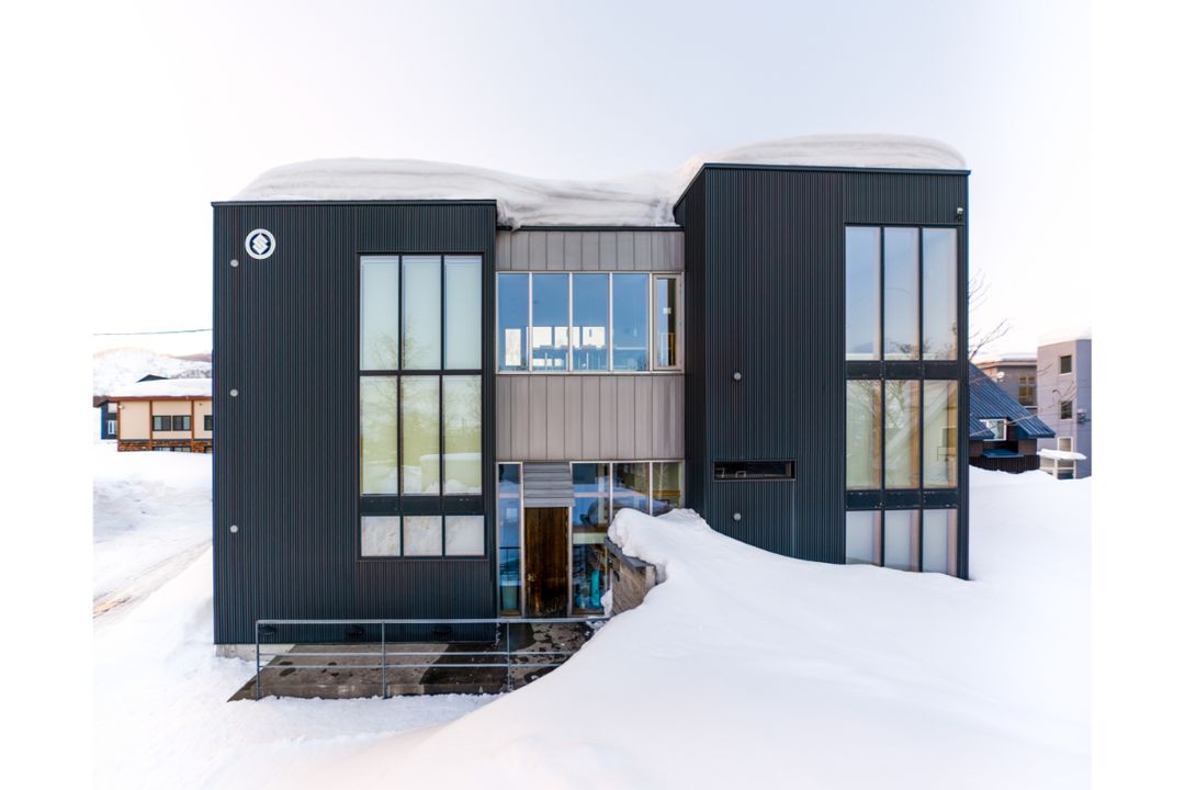 4-Bedroom Multi-Key Chalet in Niseko Hirafu, Hokkaido - Thumbnail 2