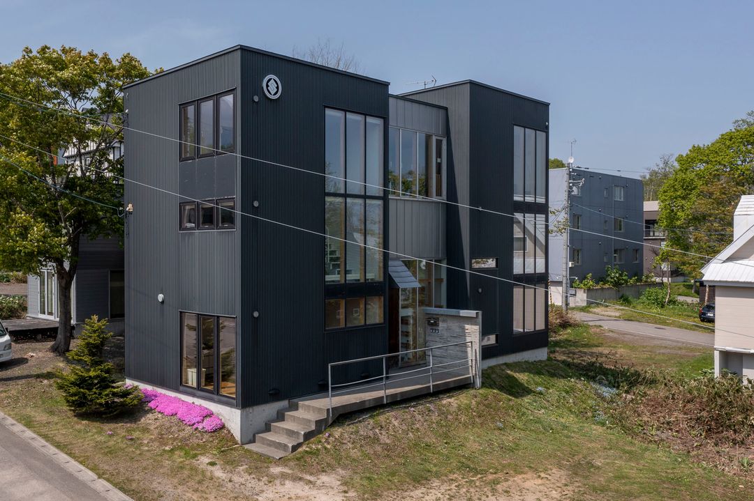 4-Bedroom Multi-Key Chalet in Niseko Hirafu, Hokkaido - Thumbnail 3